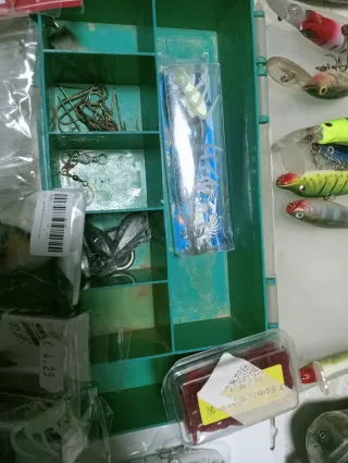 Equipo de Pesca: Carretes y Señuelos