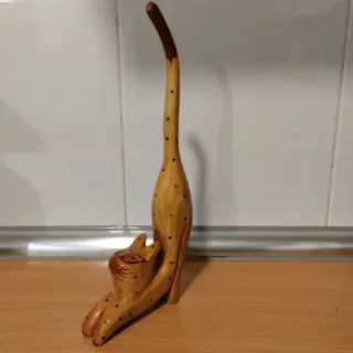 Figuras de gatos de madera decorativas