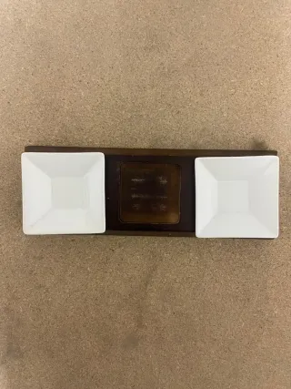 Portacandele in legno e ceramica