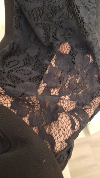 Pantalón negro con bordado