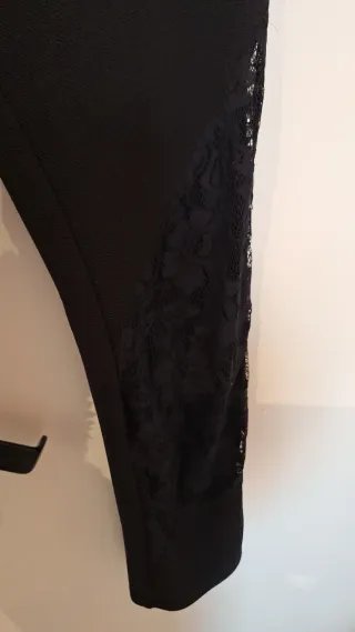Pantalón negro con bordado