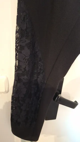 Pantalón negro con bordado