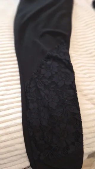 Pantalón negro con bordado