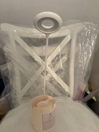 Lámpara de escritorio LED con portalápices