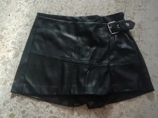 Falda pantalón efecto piel Bershka Talla XS
