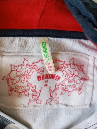 Sudadera con capucha y cremallera a rayas