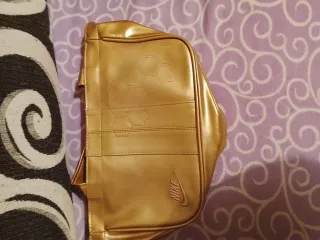 Bolso Nike Dorado Metálico