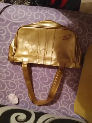 Bolso Nike Dorado Metálico