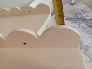 Baldas de madera estantería beige