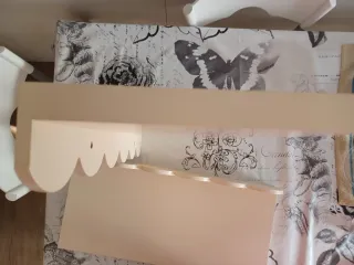 Baldas de madera estantería beige