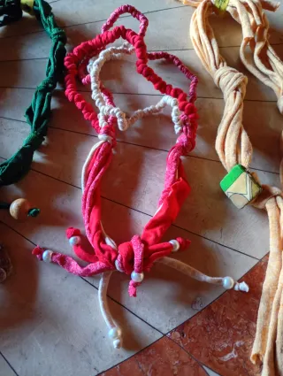 Collane in feltro di lana fatte a mano