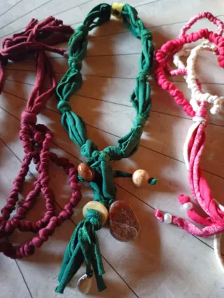 Collane in feltro di lana fatte a mano