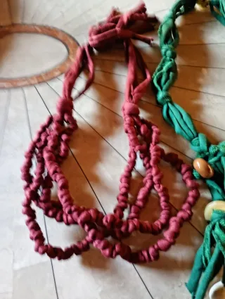 Collane in feltro di lana fatte a mano