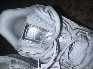 zapatillas de New Balance plateadas