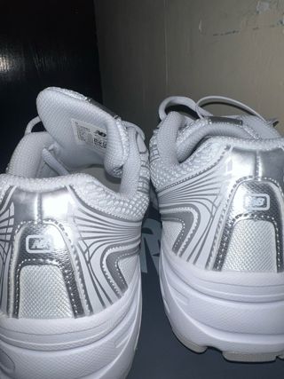zapatillas de New Balance plateadas