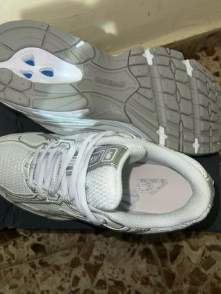 zapatillas de New Balance plateadas