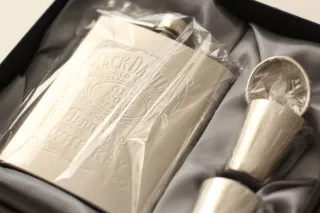 Petaca Jack Daniel's con vasos