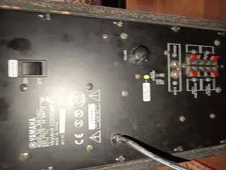 Altavoces Yamaha y Subwoofer