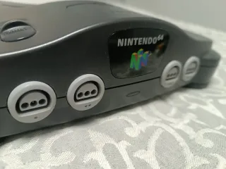 Nintendo 64 + 5 giochi. PAL EUR