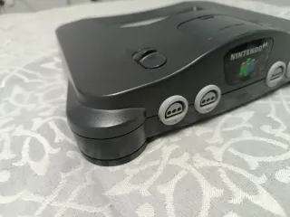 Nintendo 64 + 5 giochi. PAL EUR