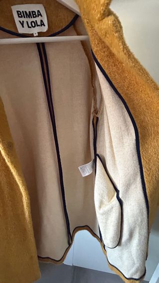 Abrigo Bimba y Lola Amarillo Talla M