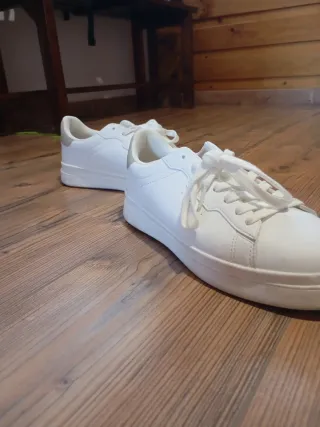 Zapatillas Pull&Bear básicas blancas