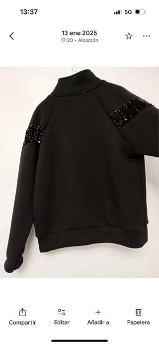 Conjunto chándal negro con lentejuelas.