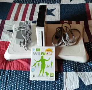 Nintendo Wii + Wii Fit Plus + Balance Board