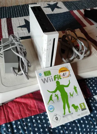 Nintendo Wii + Wii Fit Plus + Balance Board