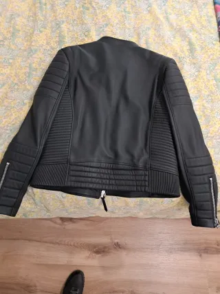 Giubbotto moto e abbigliamento nero