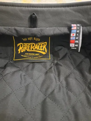 Giubbotto moto e abbigliamento nero