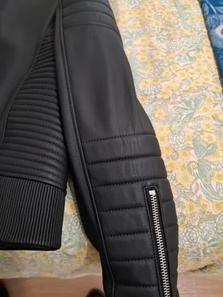 Giubbotto moto e abbigliamento nero