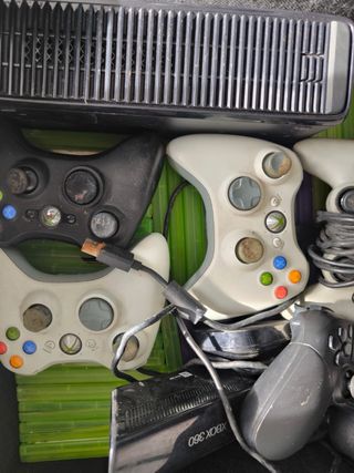 Console Xbox 360, giochi e controller
