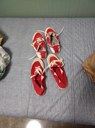 Zapatillas rojas y blancas, NEWFEEL y XDYE