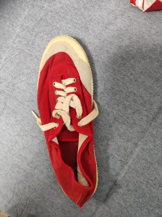 Zapatillas rojas y blancas, NEWFEEL y XDYE