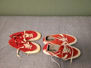 Zapatillas rojas y blancas, NEWFEEL y XDYE