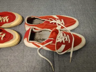 Zapatillas rojas y blancas, NEWFEEL y XDYE