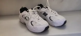 Deportivas New Balance Blancas y Negras