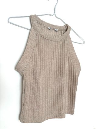 Top corto beige de canalé talla M