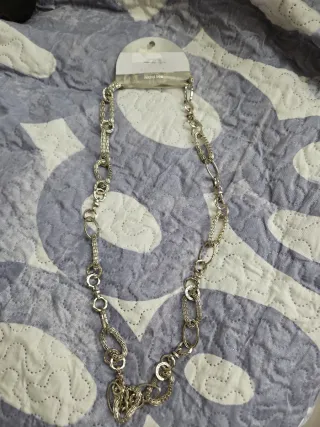 Collare argentato con maglie varie