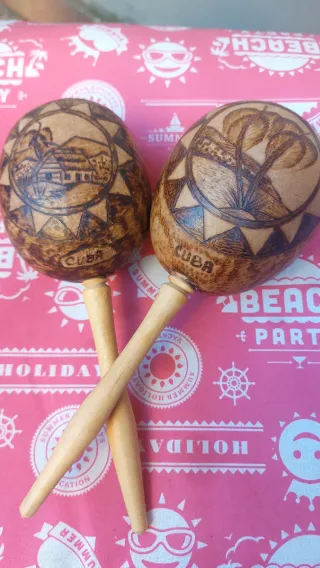 Maracas cubane intagliate a mano