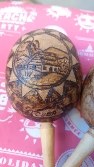 Maracas cubane intagliate a mano