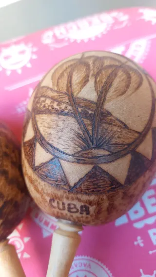 Maracas cubane intagliate a mano