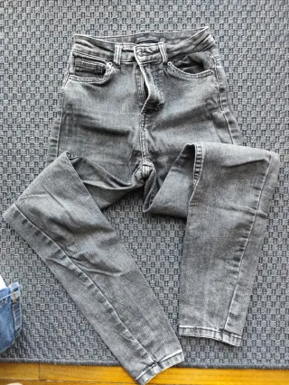 Dos Vaqueros skinny azules y negros