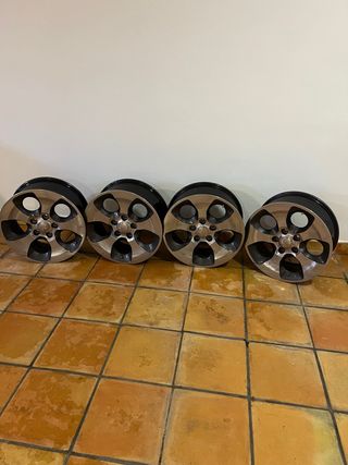 Llantas Originales Jeep Wrangler 7.5x18 Aluminio