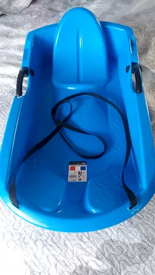 Trineo de nieve azul