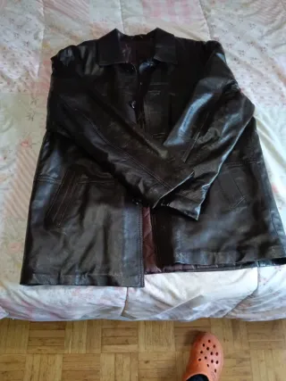 Chaqueta de piel marrón
