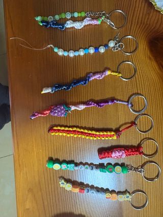 Braccialetti e portachiavi fatti a mano