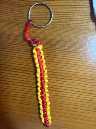 Braccialetti e portachiavi fatti a mano