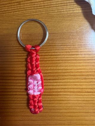 Braccialetti e portachiavi fatti a mano